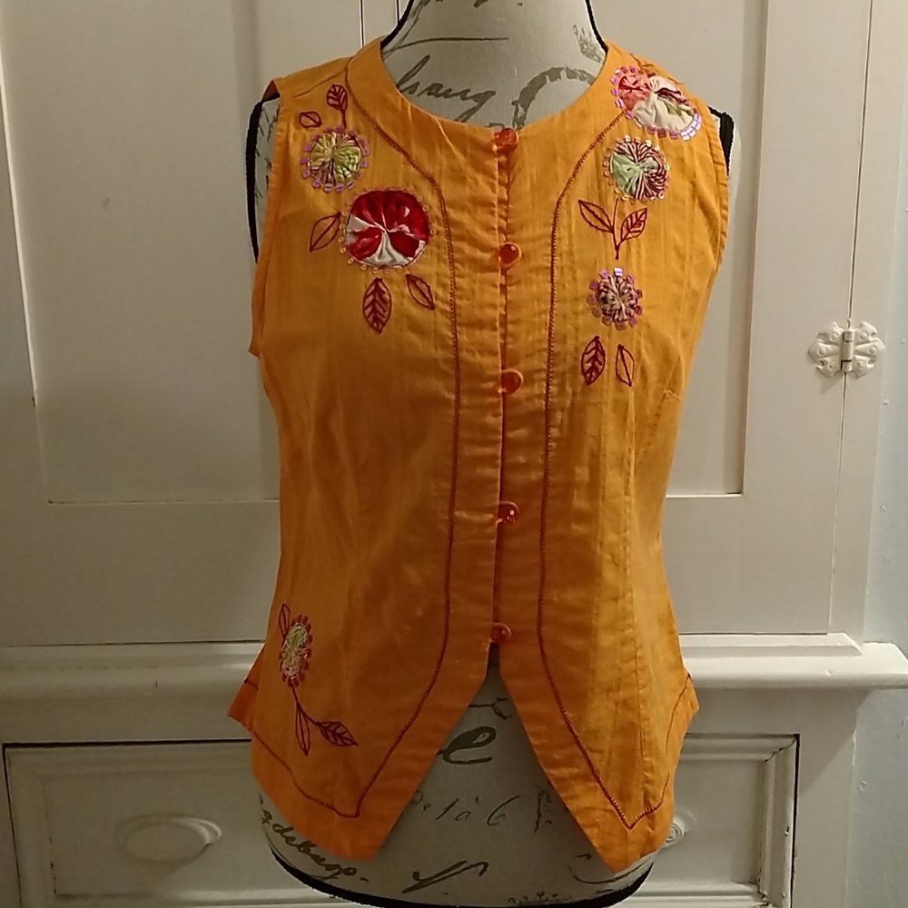 🎀 Usindo orange embellished vest style top Sz S
